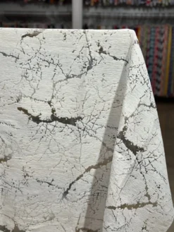 Marble Jacquard Table Linen in Silver