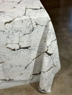 Marble Jacquard Table Linen in Silver