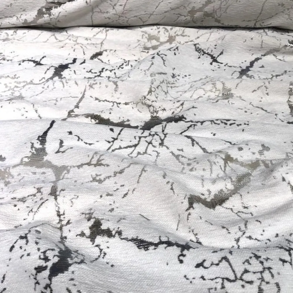 Marble Jacquard Table Runner in Silver