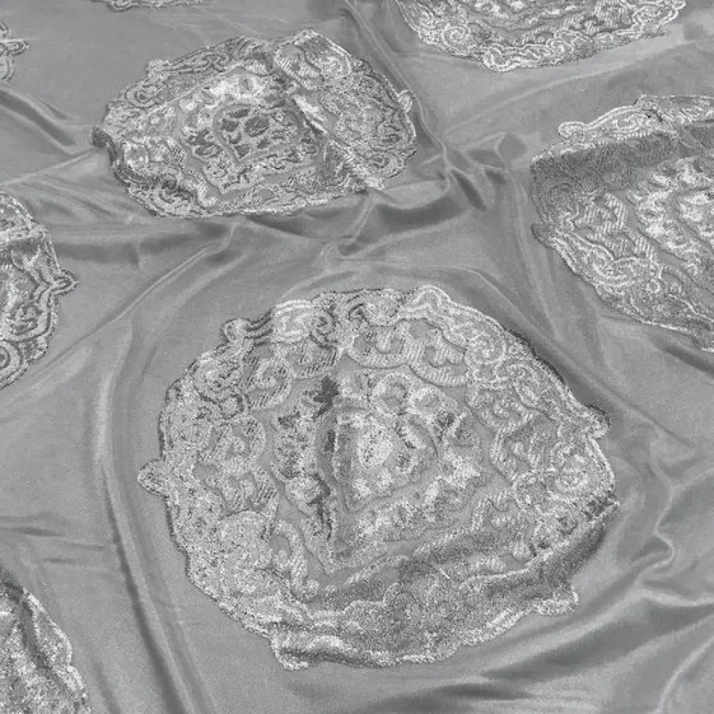 Medallion Jacquard Sheer Table Runner in Silver