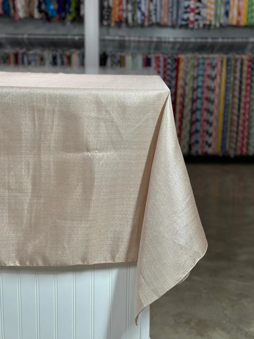 Metallic Burlap Table Linen in Champagne/Silver