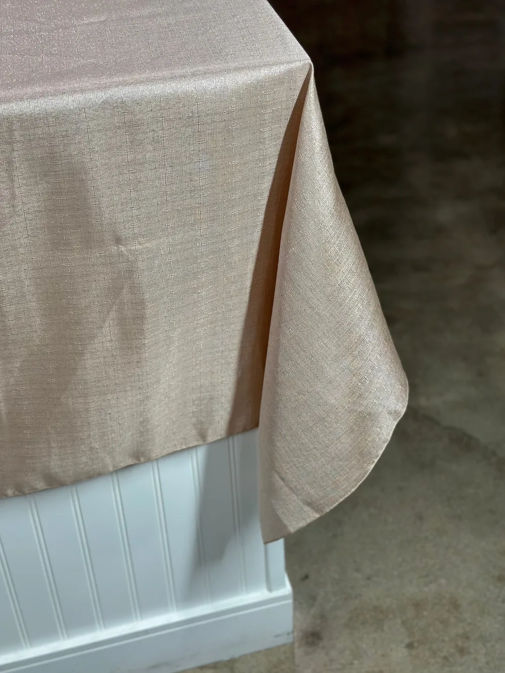 Metallic Burlap Table Linen in Champagne/Silver