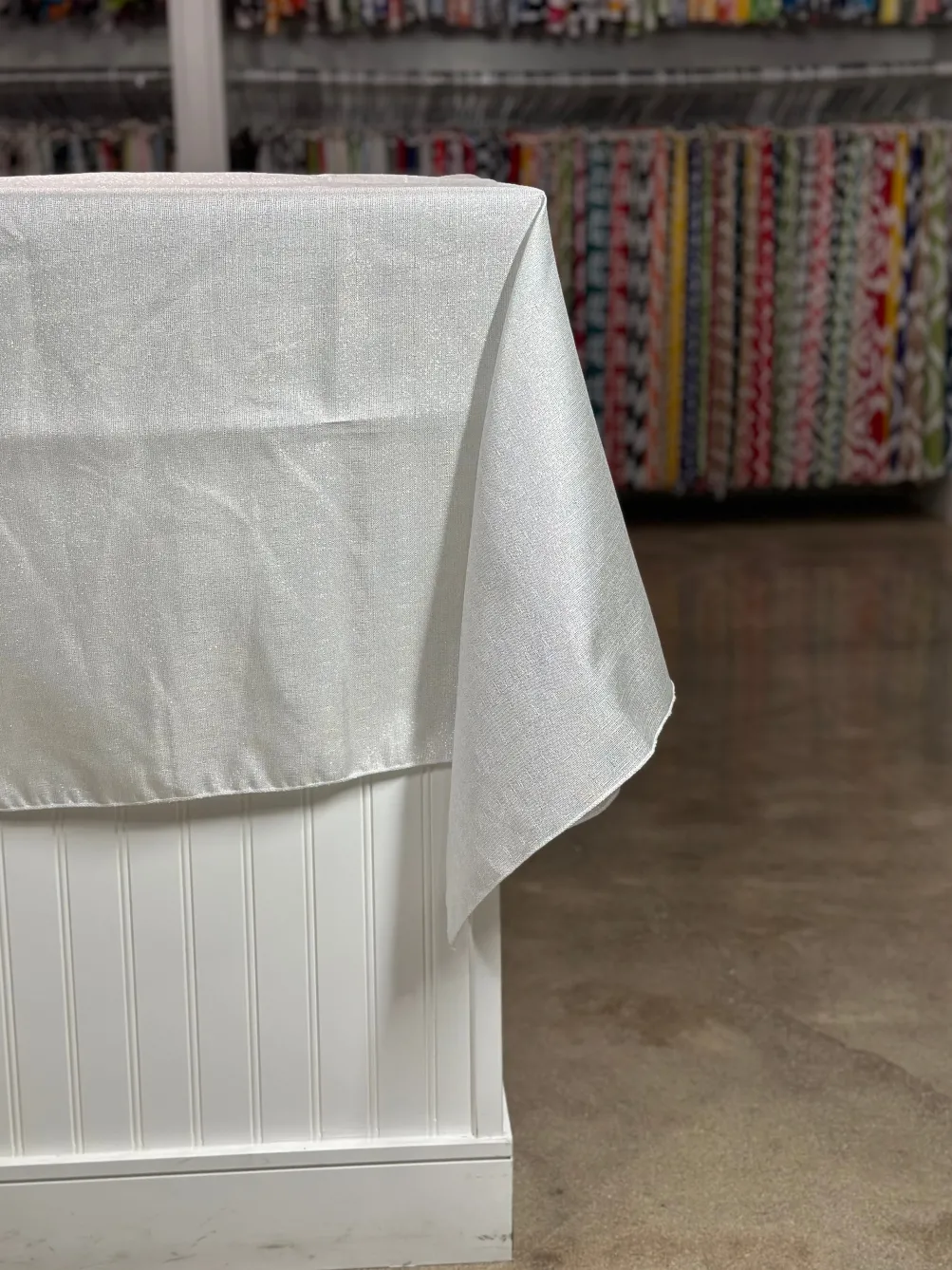 Metallic Burlap Table Linen in White/Silver