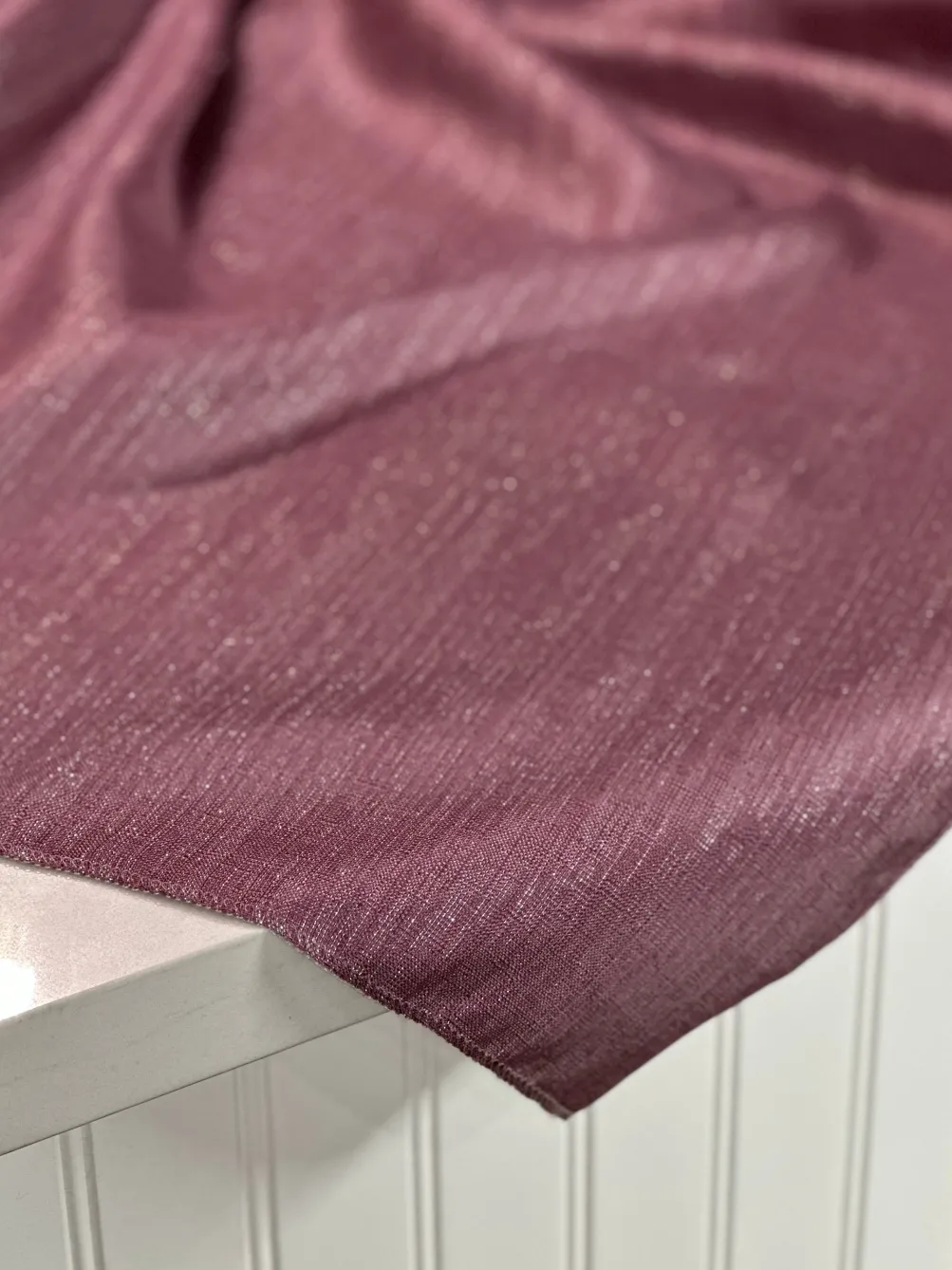 Metallic Burlap Table Linen in Orchid/Silver