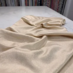 Metallic Burlap Table Linen in Beige/Gold