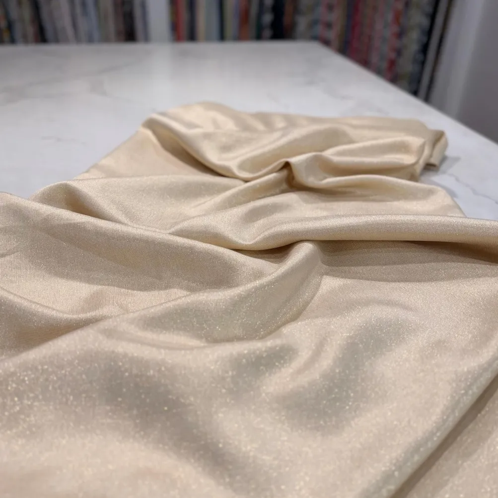 Metallic Burlap Table Linen in Beige/Gold