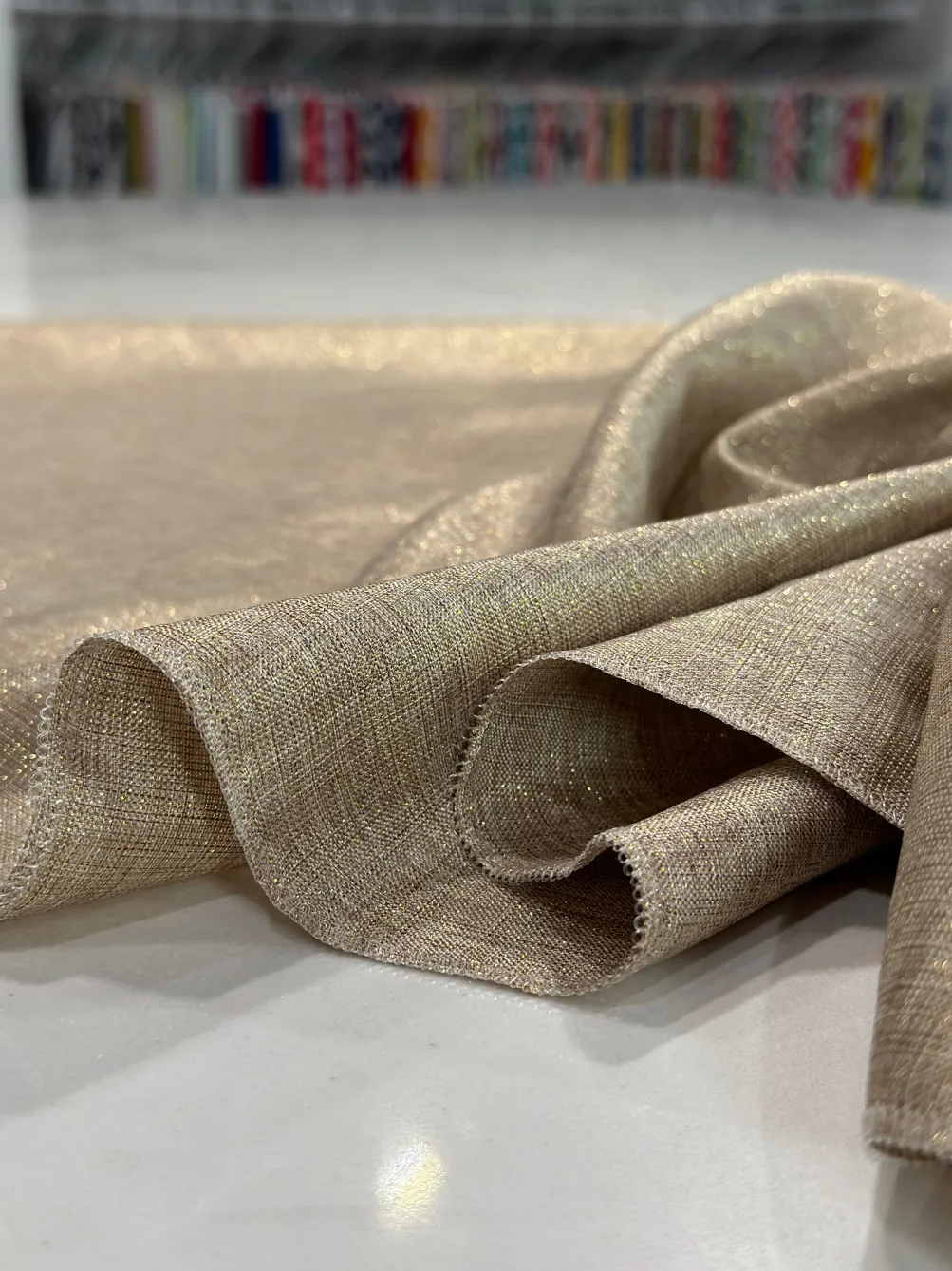 Metallic Burlap Table Linen in Champagne/Gold