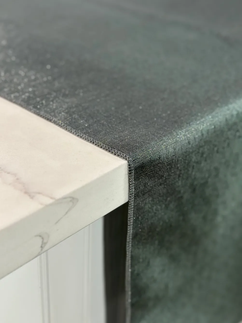 Metallic Burlap Table Linen in Gray/Silver