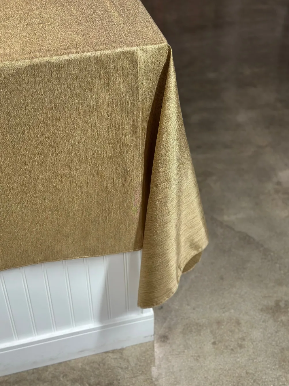 Metallic Burlap Table Linen in Antique Gold/Gold