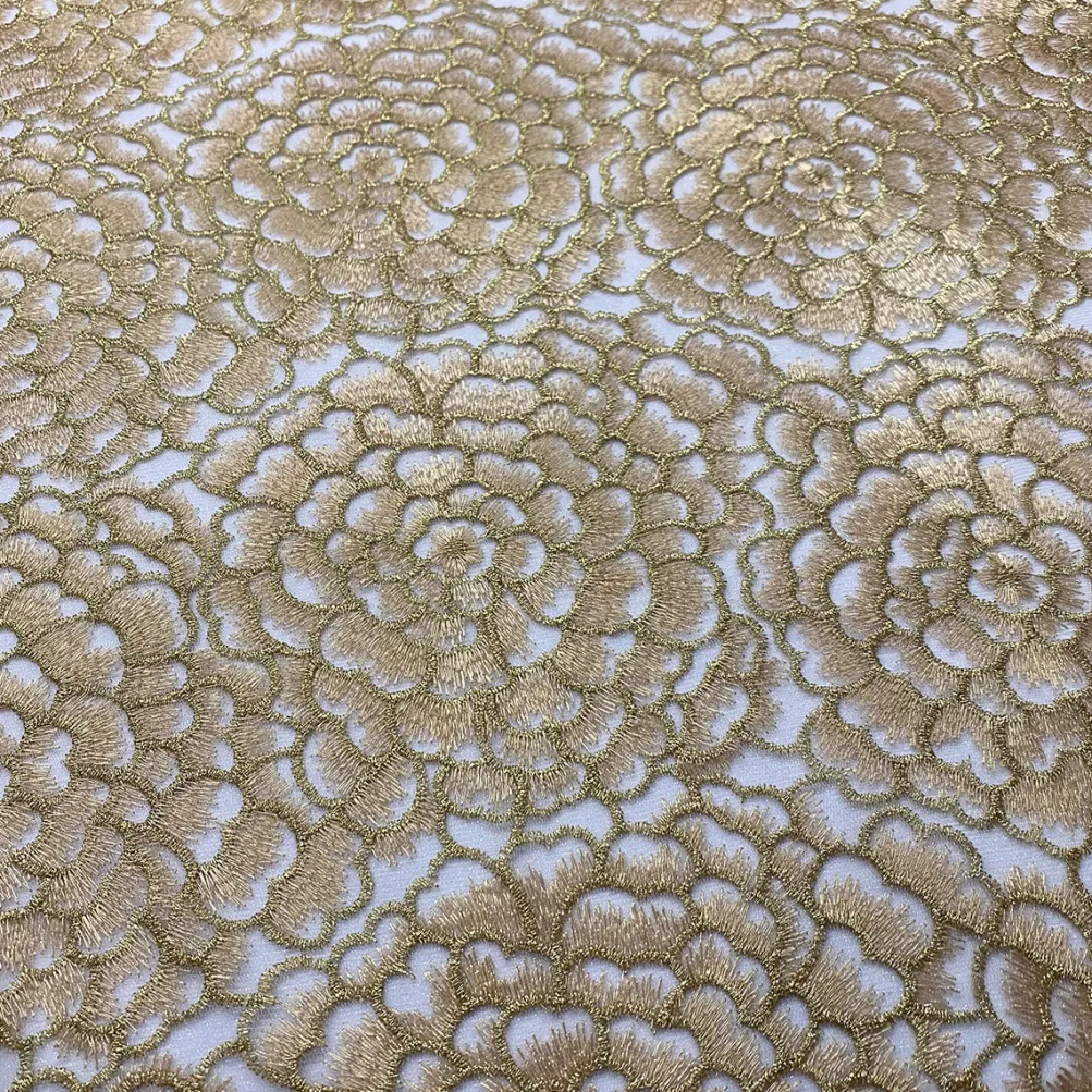 Metallic Rose Table Linen in Lt Gold