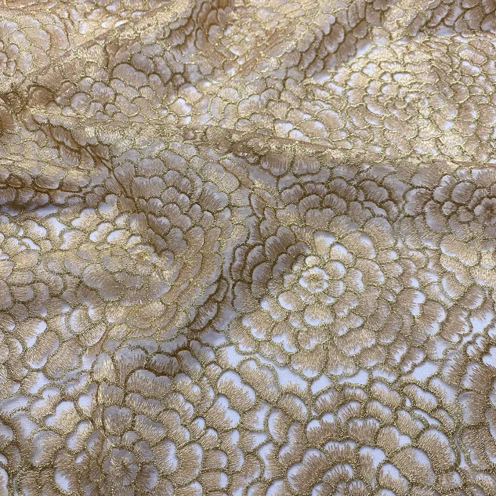 Metallic Rose Table Linen in Lt Gold