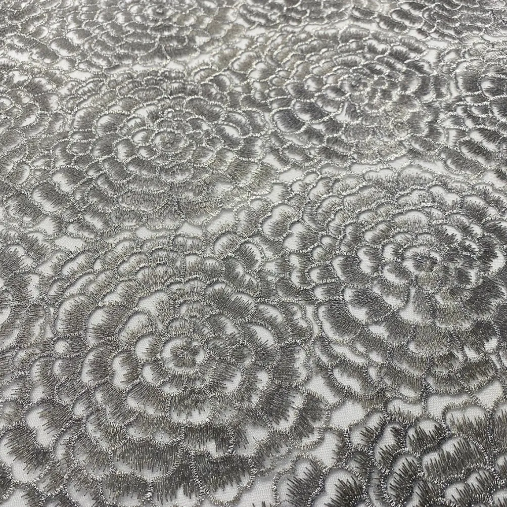 Metallic Rose Table Linen in Silver
