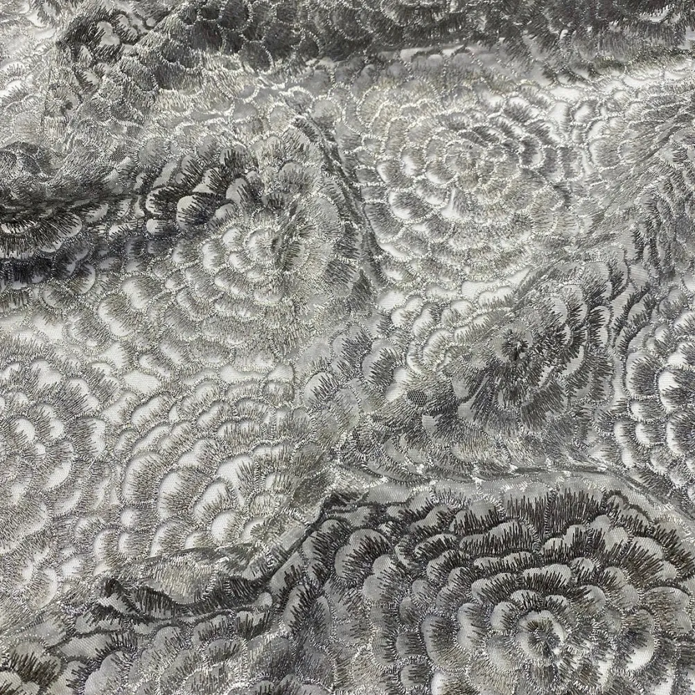 Metallic Rose Table Linen in Silver