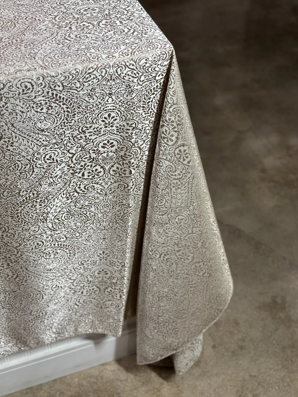 Miramar Jacquard Table Linen in Mauve