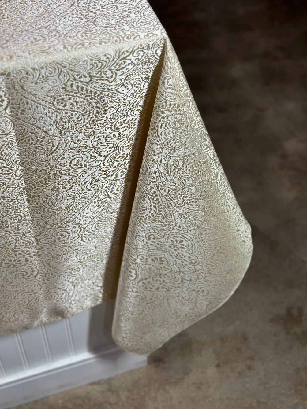Miramar Jacquard Table Linen in Ivory and Gold
