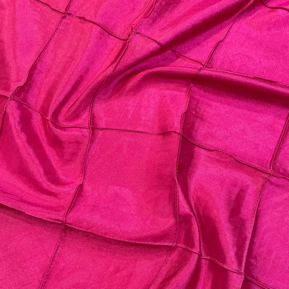 4" Pintuck Taffeta Table Linen in Fuchsia 064
