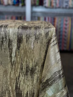 Static Jacquard Table Linen in Gold and Brown