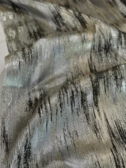 Static Jacquard Table Linen in Black and Silver