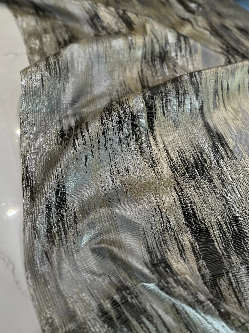 Static Jacquard Table Linen in Black and Silver
