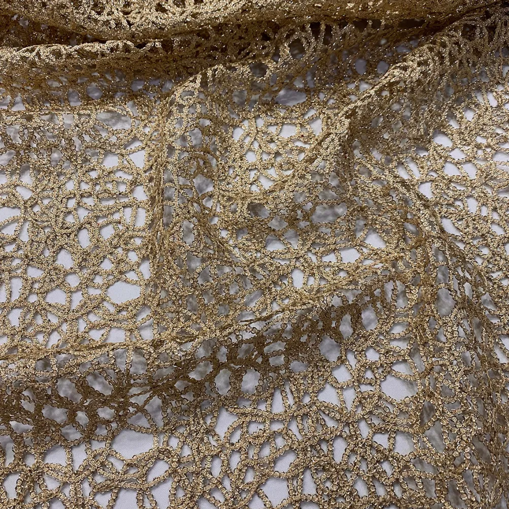 Swirl Chain Lace Table Runner in Champagne