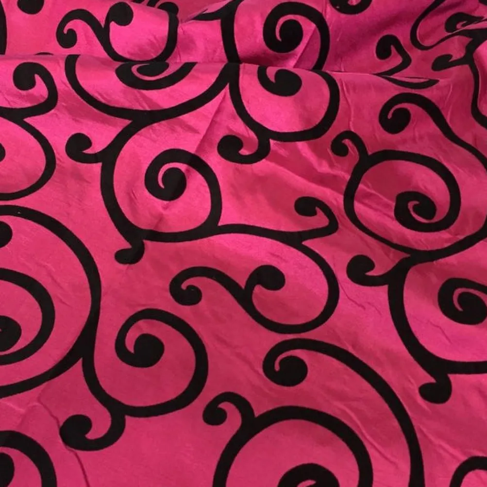 Swirl Flocking Taffeta Table Runner in Black on Fuchsia