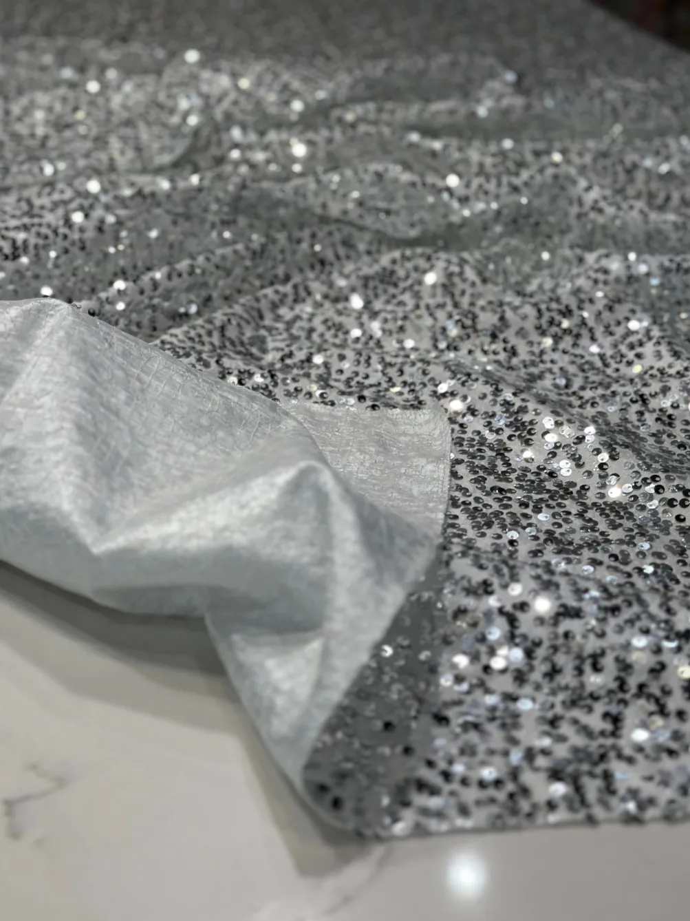 Taffeta Sequins Table Linen in Silver and White