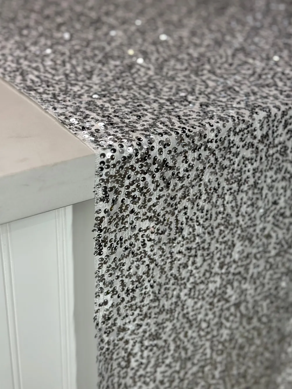 Taffeta Sequins Table Linen in Silver and White