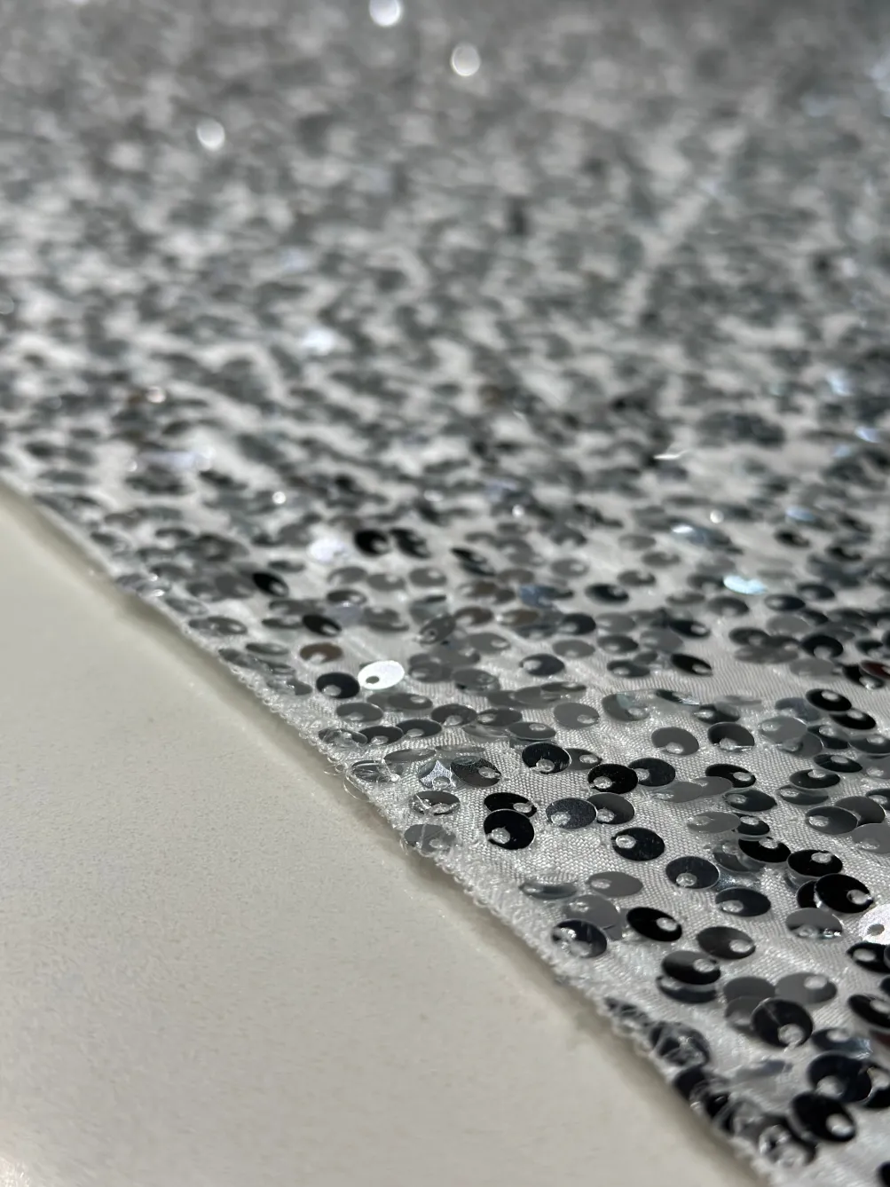 Taffeta Sequins Table Linen in Silver and White