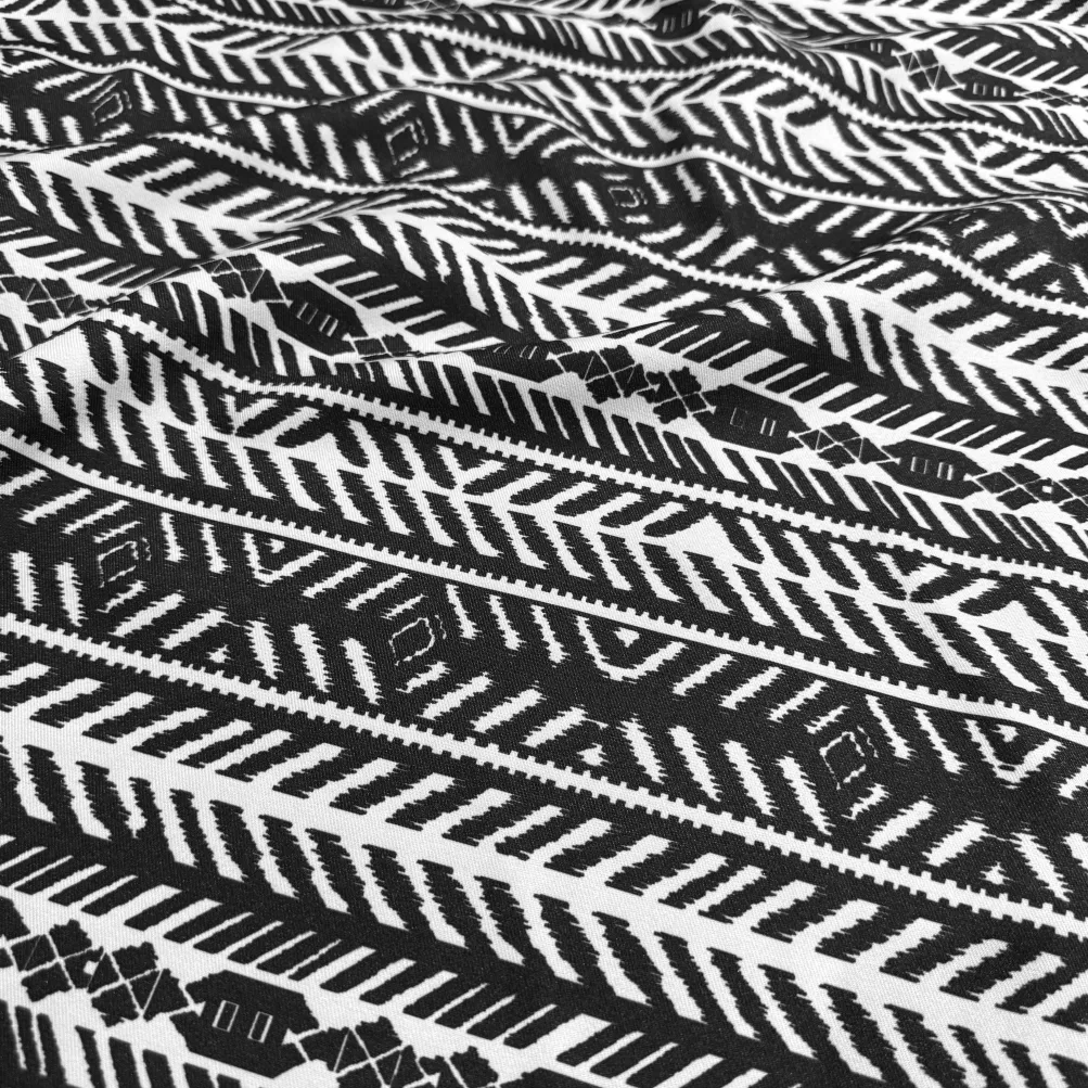 Topaz (Poly Print) Table Linen in Black / White
