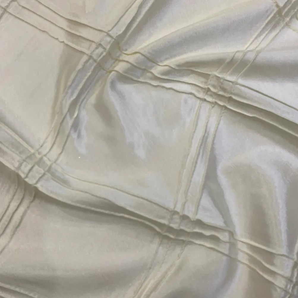 Triple Pleat Pintuck Table Linen in Ivory