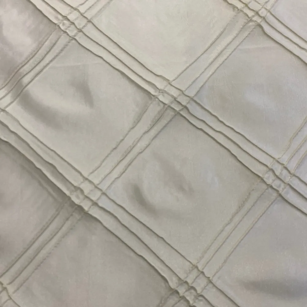 Triple Pleat Pintuck Table Linen in Ivory