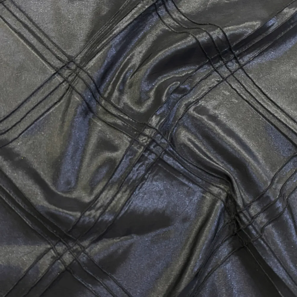 Triple Pleat Pintuck Table Linen in Black