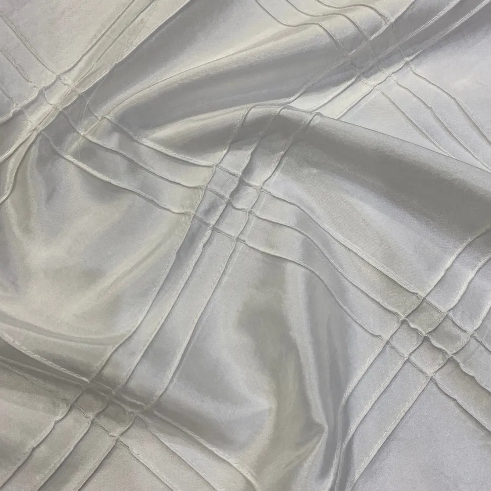 Triple Pleat Pintuck Table Runner in White