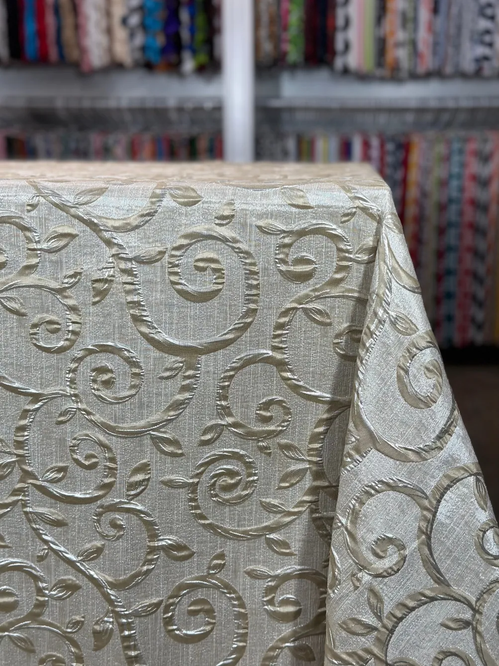 Tuscany Jacquard (Reversible) Table Linen in Champagne and Gold