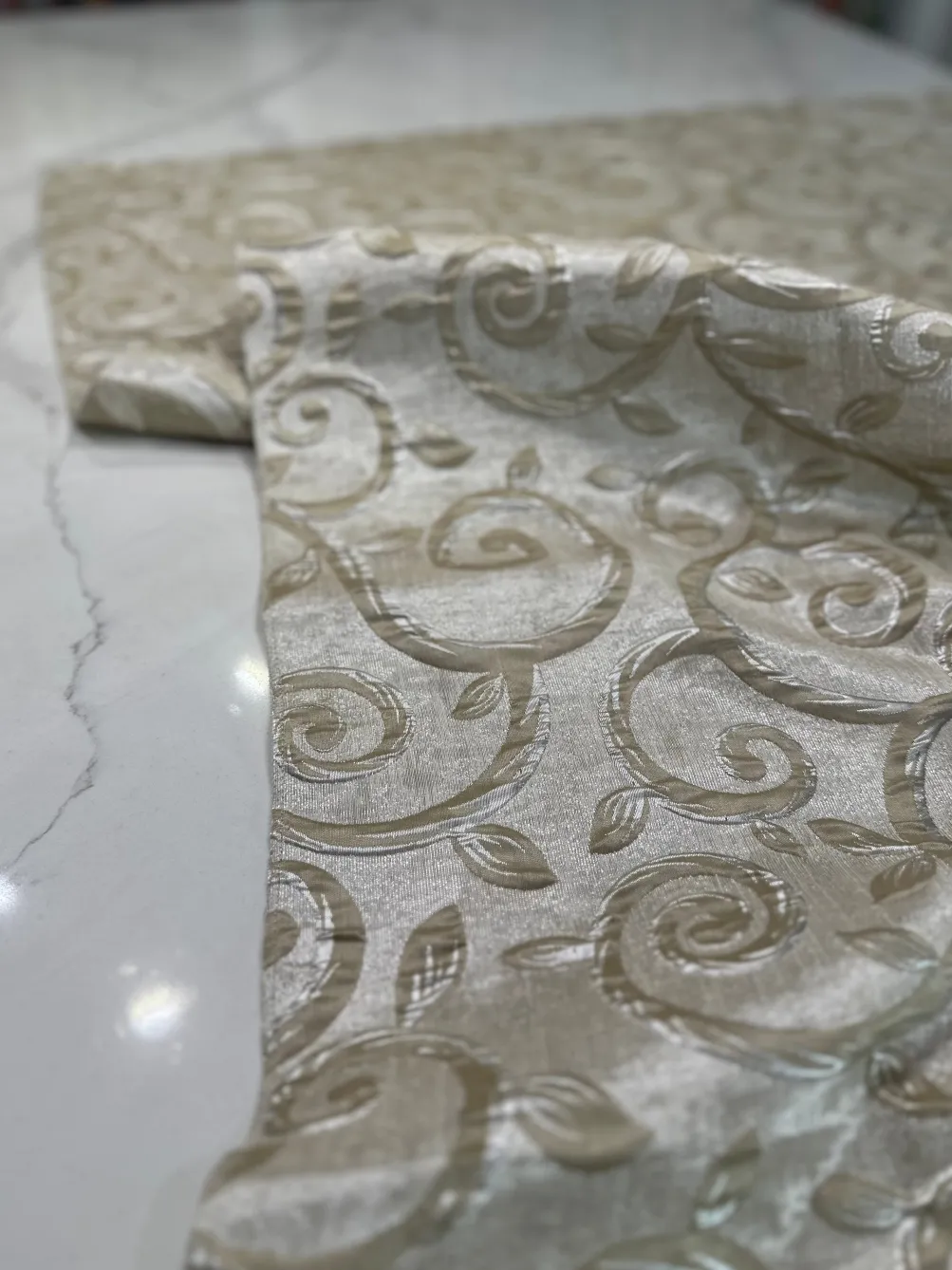 Tuscany Jacquard (Reversible) Table Linen in Champagne and Gold
