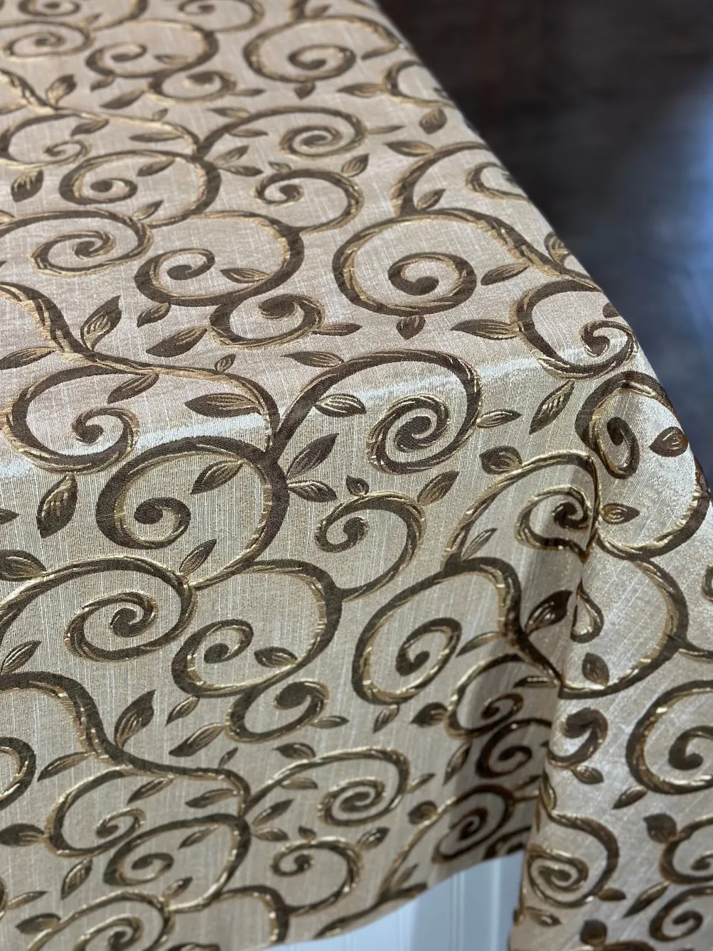 Tuscany Jacquard (Reversible) Table Linen in Brown and Taupe