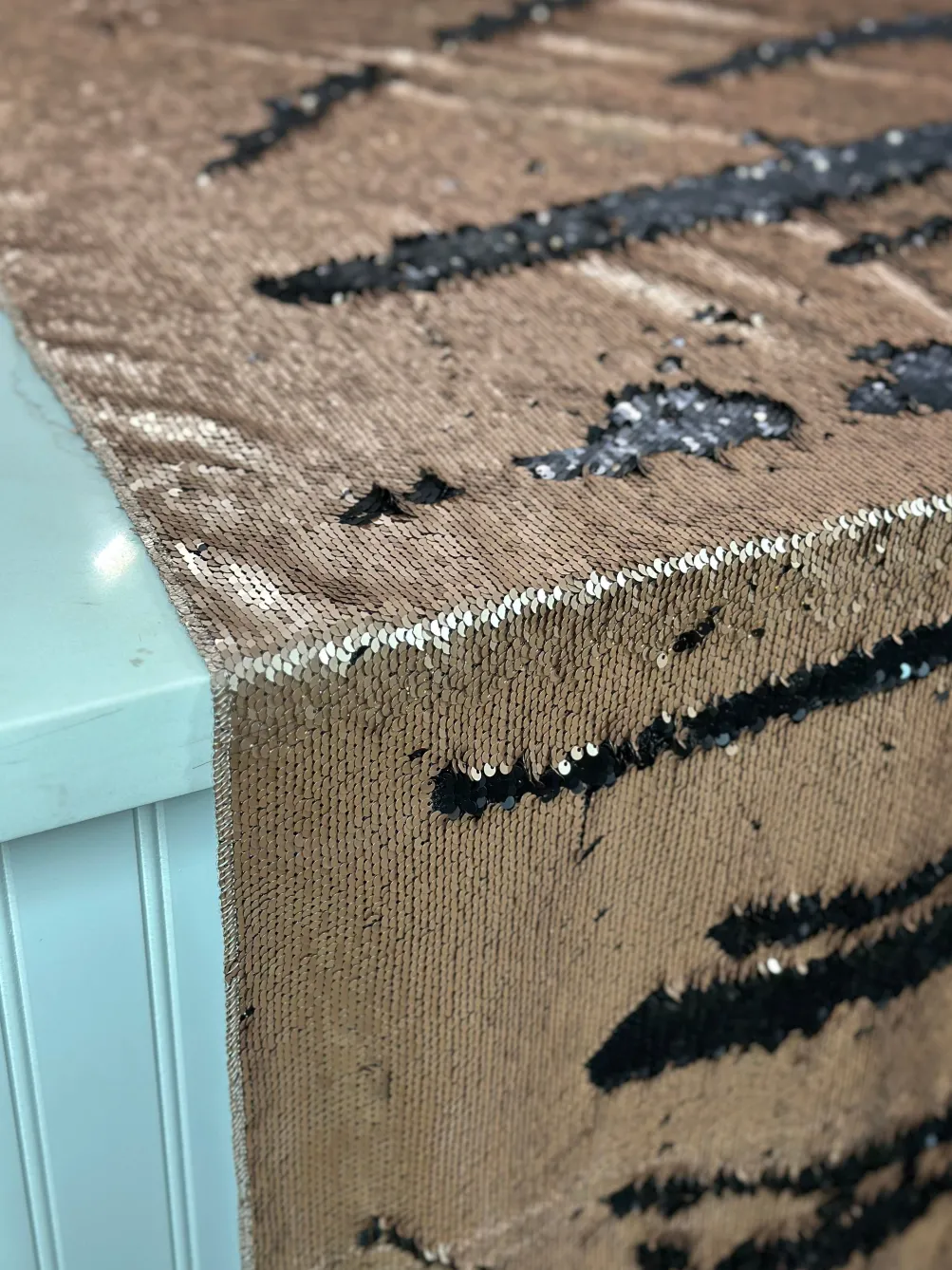 Two-Tone Sequins Table Linen in Champagne and Black