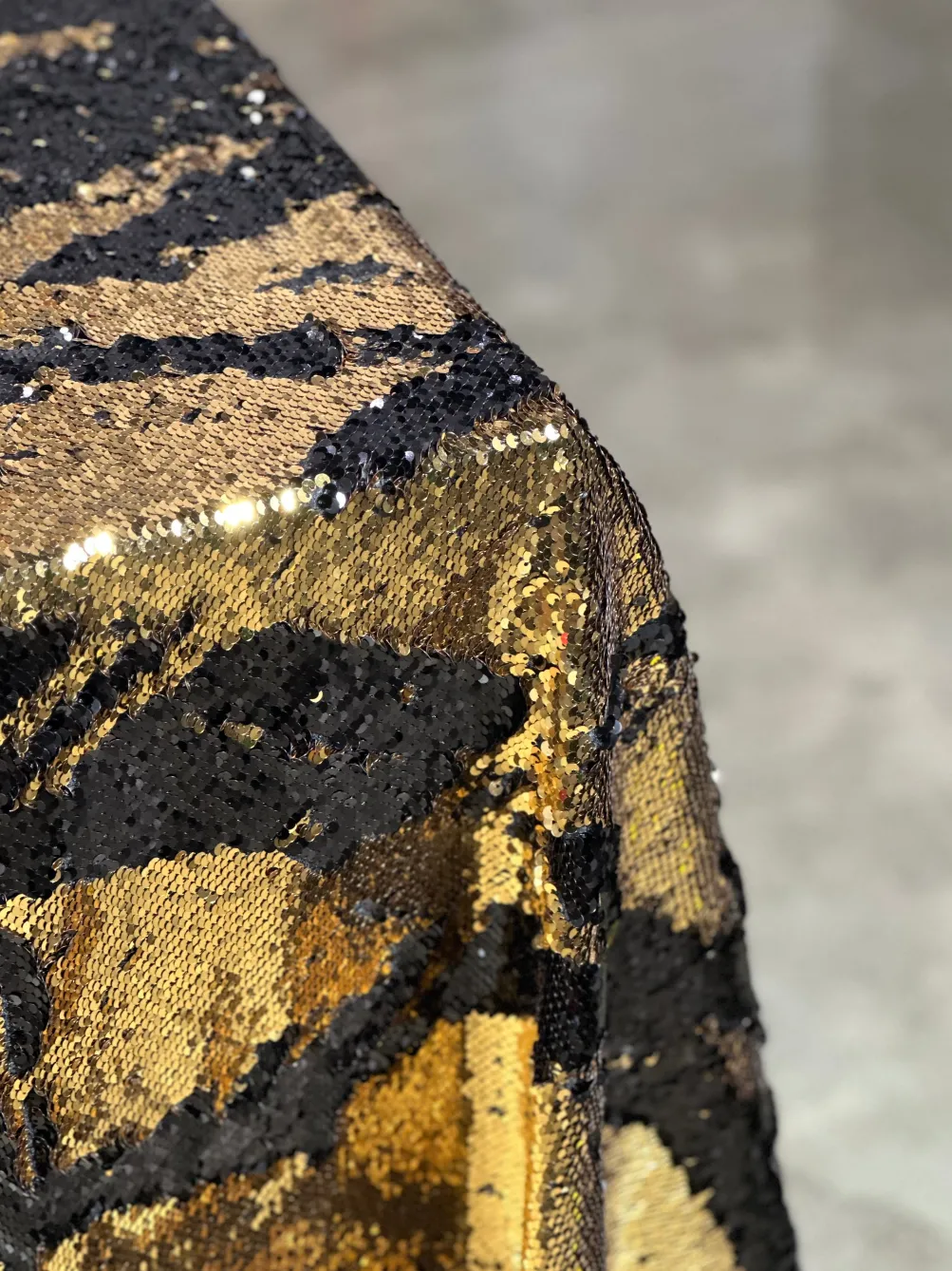 Two-Tone Sequins Table Linen in Black and Gold